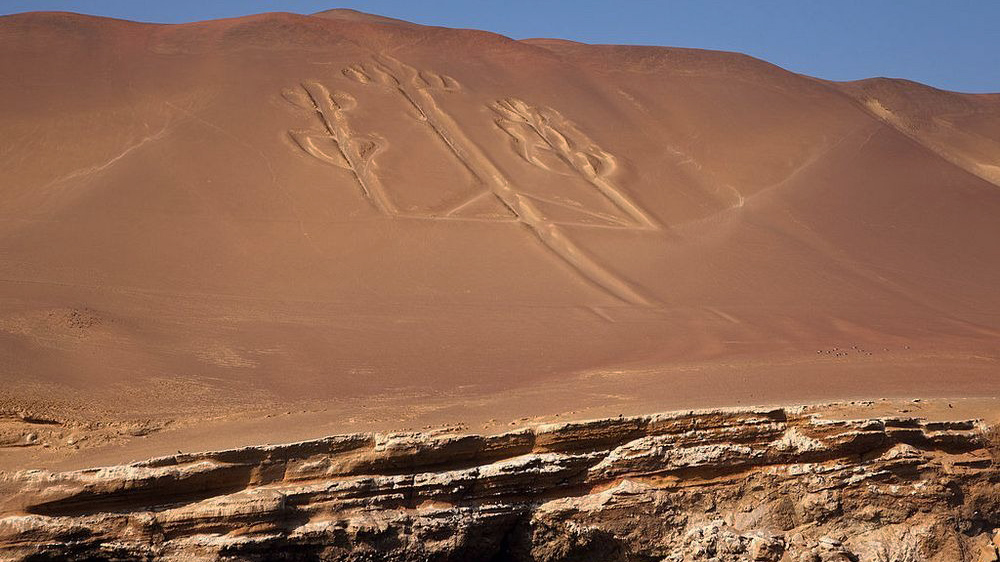 Exploring the Mysteries of the Paracas Candelabra in Peruvian Culture